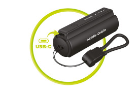 Kompaktní PowerBanka PB7 5000 mAh s baterkou a USB-C kabelem