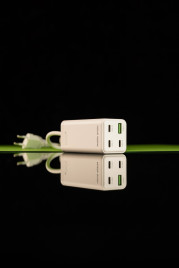 GaN 100W kompaktní MultiHub nabíječka PW18 3× USB-C + USB-A