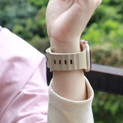 Řemínek III pro Apple Watch 44 / 45 / 46 / 49 mm – Světle béžová